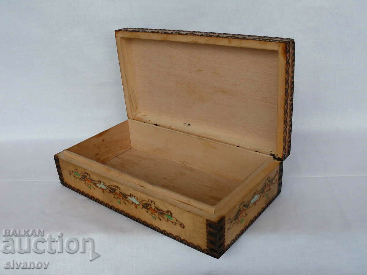Delivery of Interesting old wooden jewelry box #2041 Delivery of Interesting old wooden jewelry box #2041