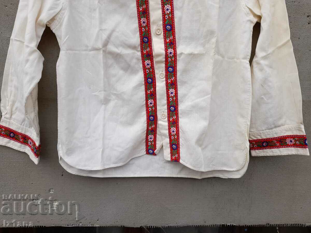 Delivery of Old children's costume shirt Delivery of Old children's costume shirt