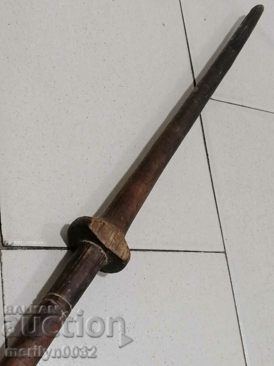 Licitație Vechi sculptat hurka din lemn primitiv