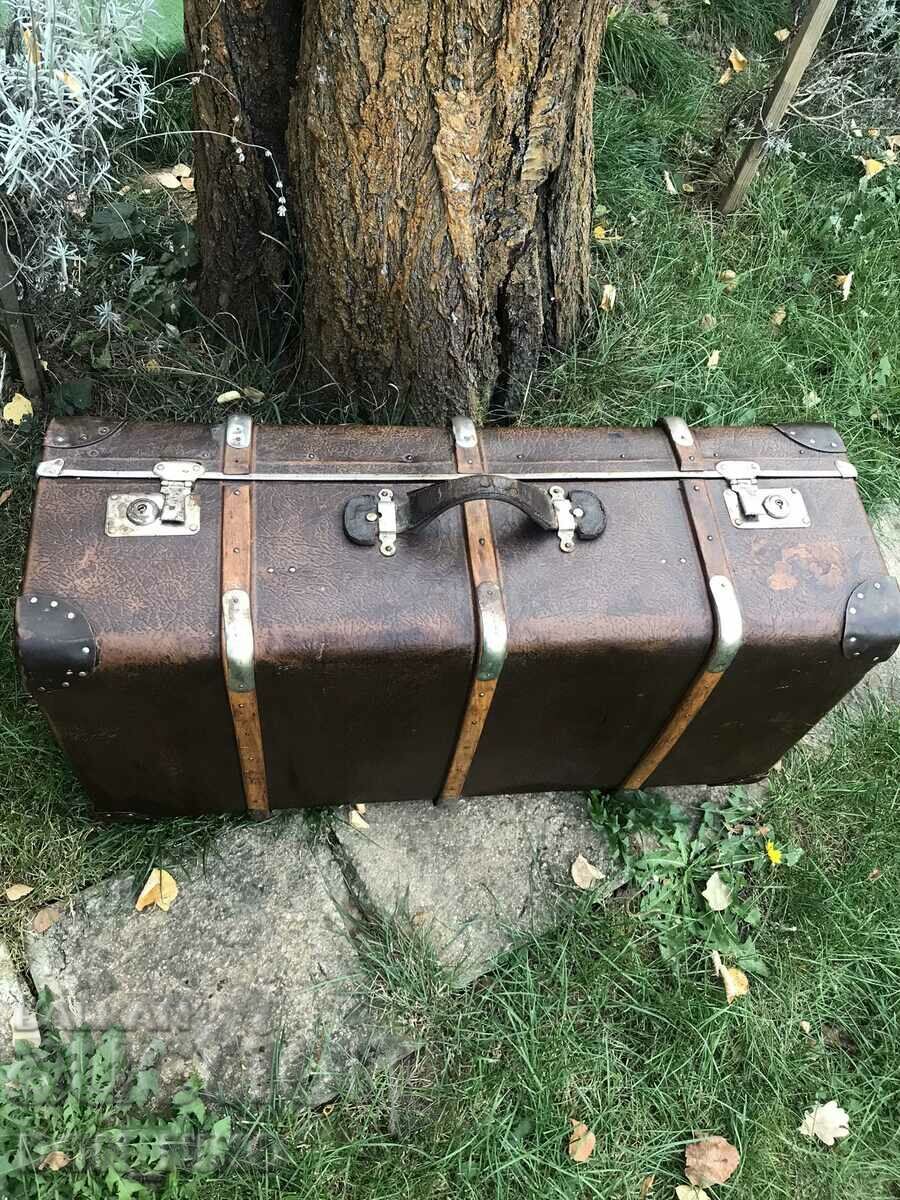 Travel suitcase German