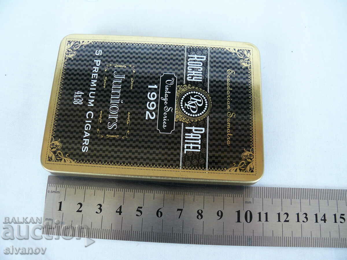 Interesting metal box of cigarettes cigars snuff box #2095 - 5 Interesting metal box of cigarettes cigars snuff box #2095 - 5