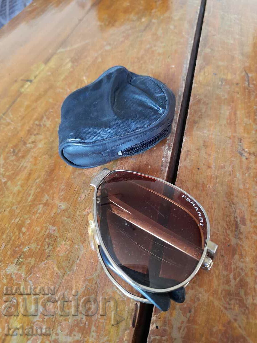 Ochelari de soare vintage Ferrari cu preț 50.00 BGN | € 25.56 Ochelari de soare vintage Ferrari cu preț 50.00 BGN | € 25.56