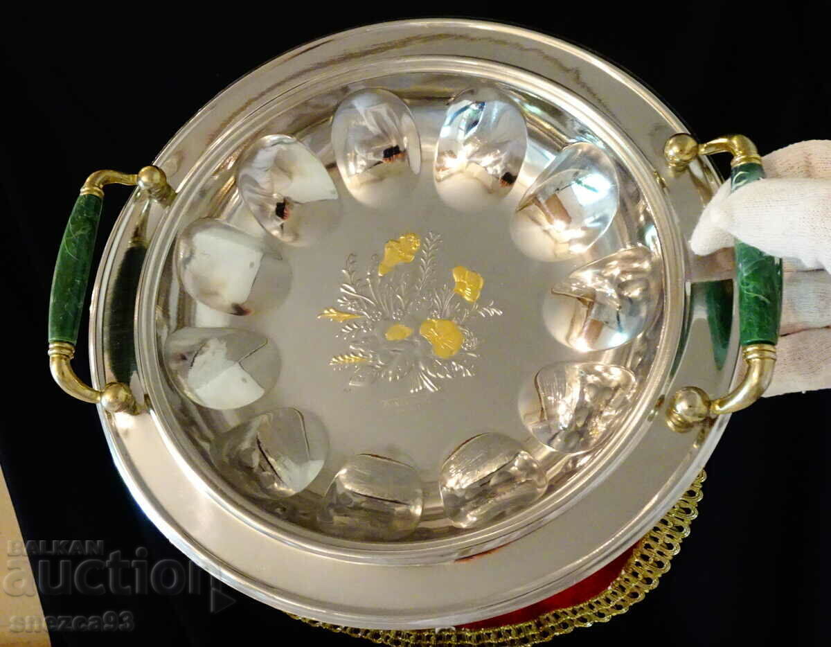 Auction Serving dish, fruit bowl with 24 carat gold. Auction Serving dish, fruit bowl with 24 carat gold.