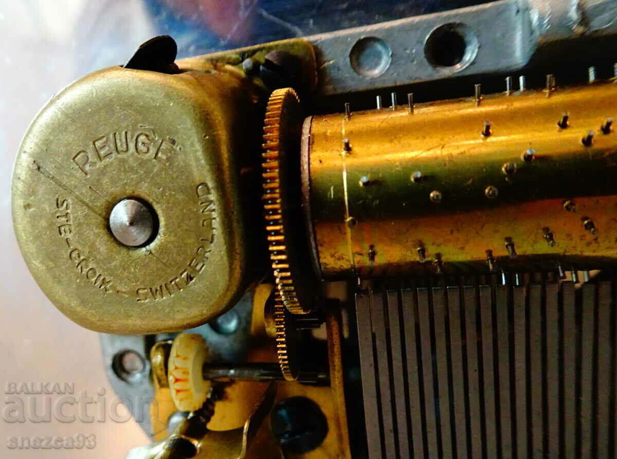 Παράδοση Χάλκινη θήκη μπουκαλιών με ελβετικό φανάρι Reuge, φανάρι. Παράδοση Χάλκινη θήκη μπουκαλιών με ελβετικό φανάρι Reuge, φανάρι.