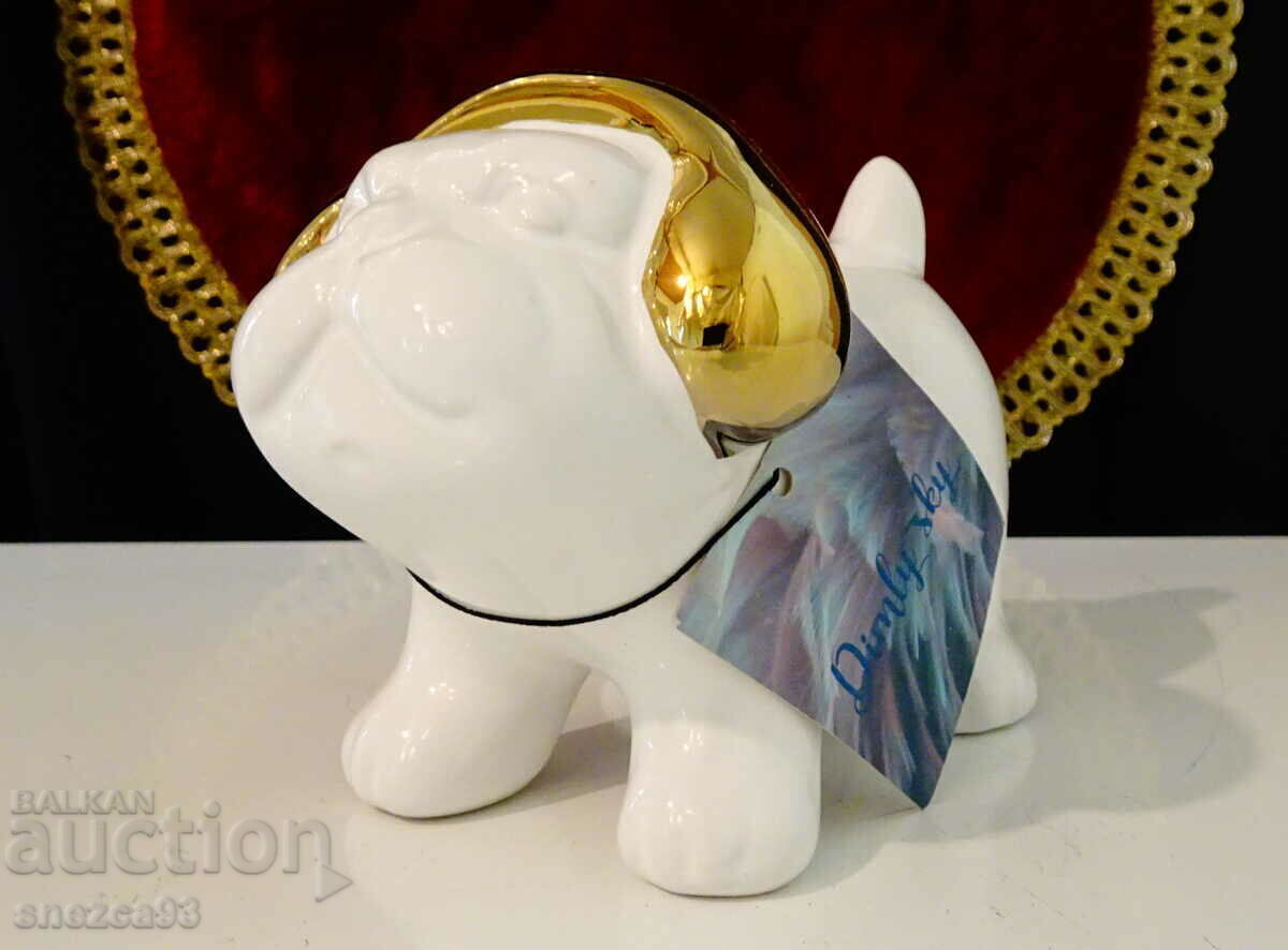 Portselanova figura Kuche,KPM,zlato,etiket. Portselanova figura Kuche,KPM,zlato,etiket.