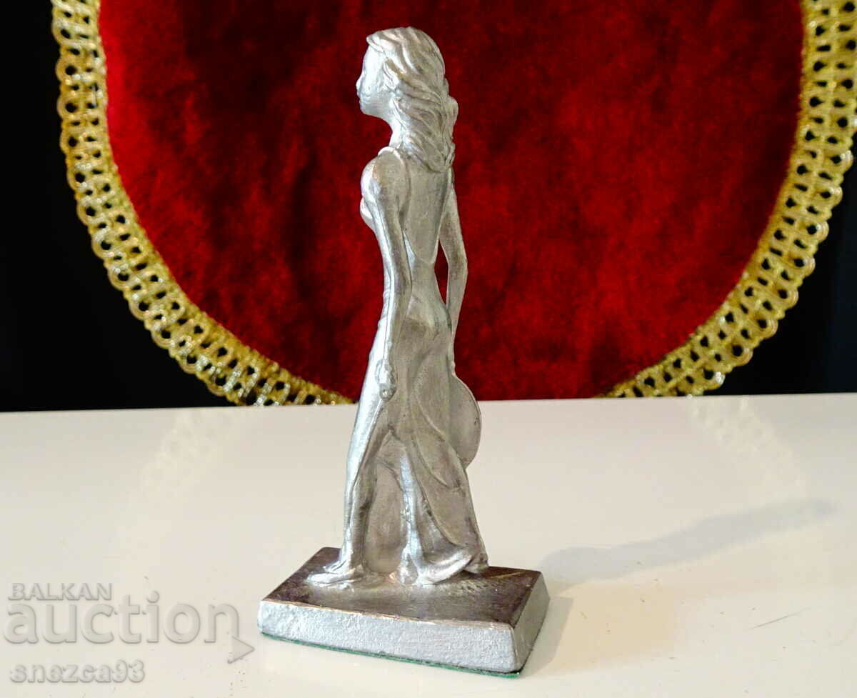 Auction Calena statuette Young Lady Auction Calena statuette Young Lady