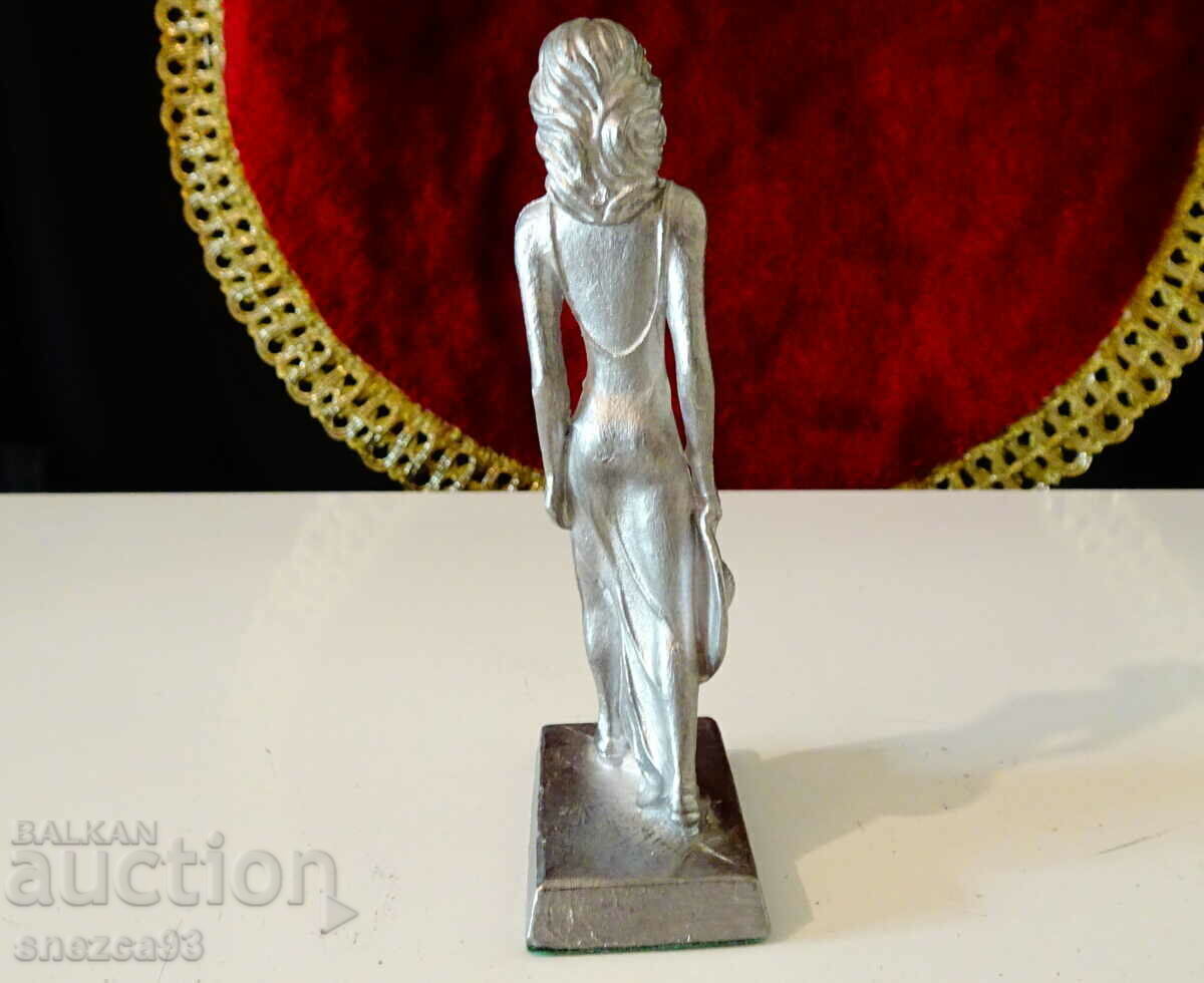 Delivery of Calena statuette Young Lady Delivery of Calena statuette Young Lady