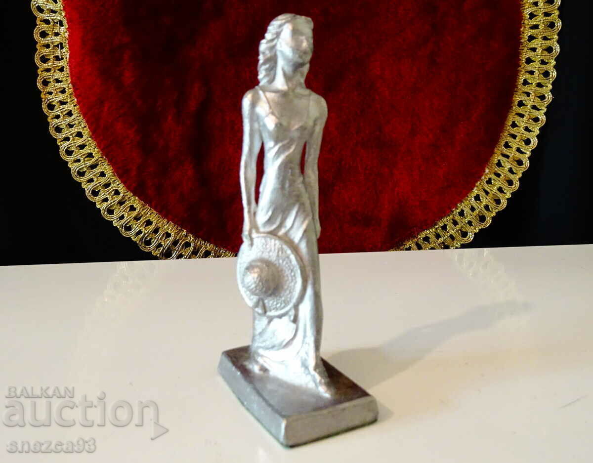 Calena statuette Young Lady Calena statuette Young Lady