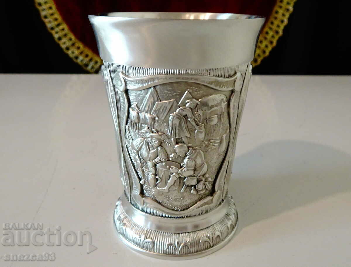 Delivery of Pewter bowl with colorful hunting scenes Delivery of Pewter bowl with colorful hunting scenes