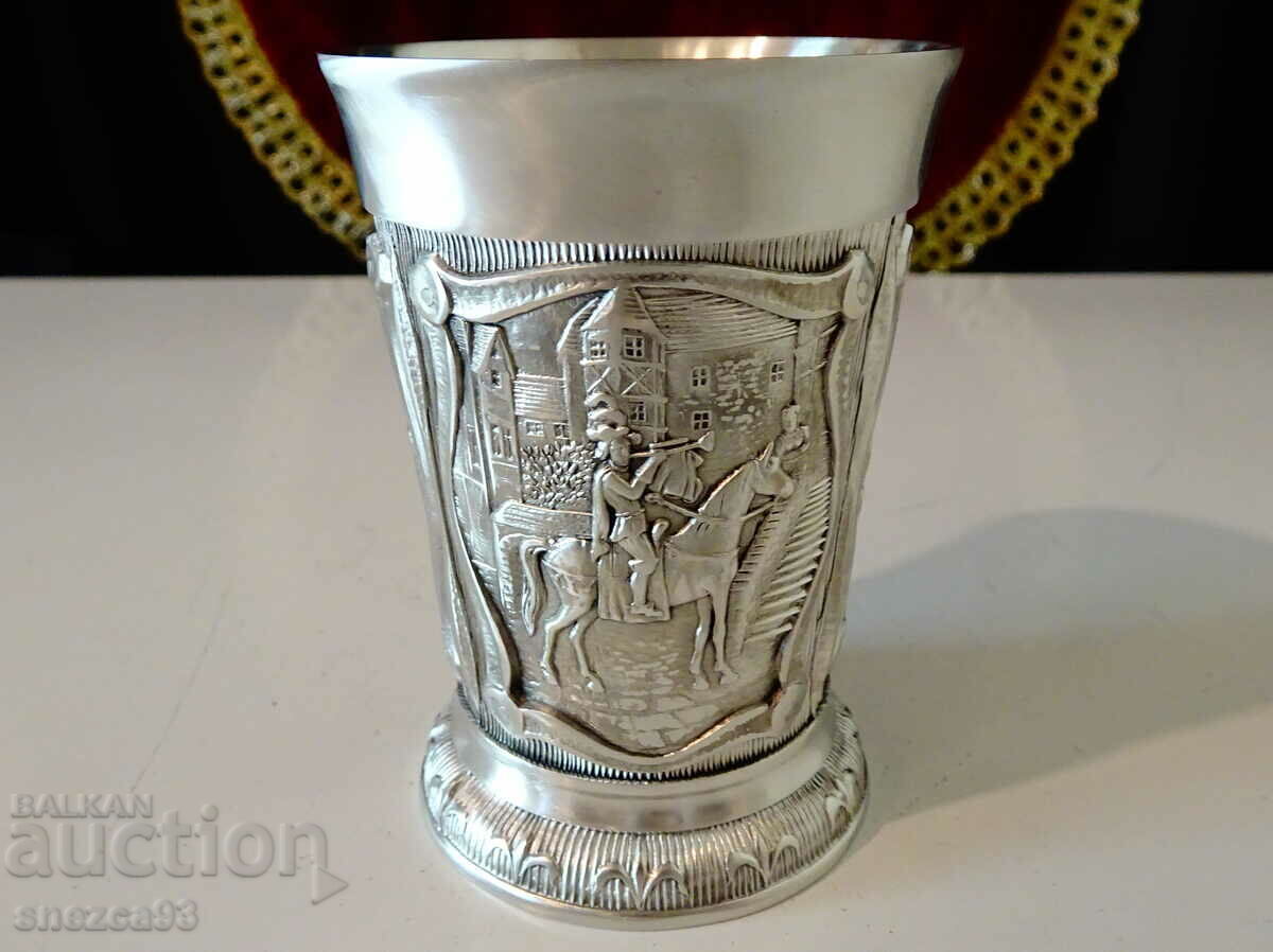 Pewter bowl with colorful hunting scenes Pewter bowl with colorful hunting scenes