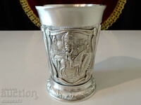 Чаша от калай с колоритни ловни картини