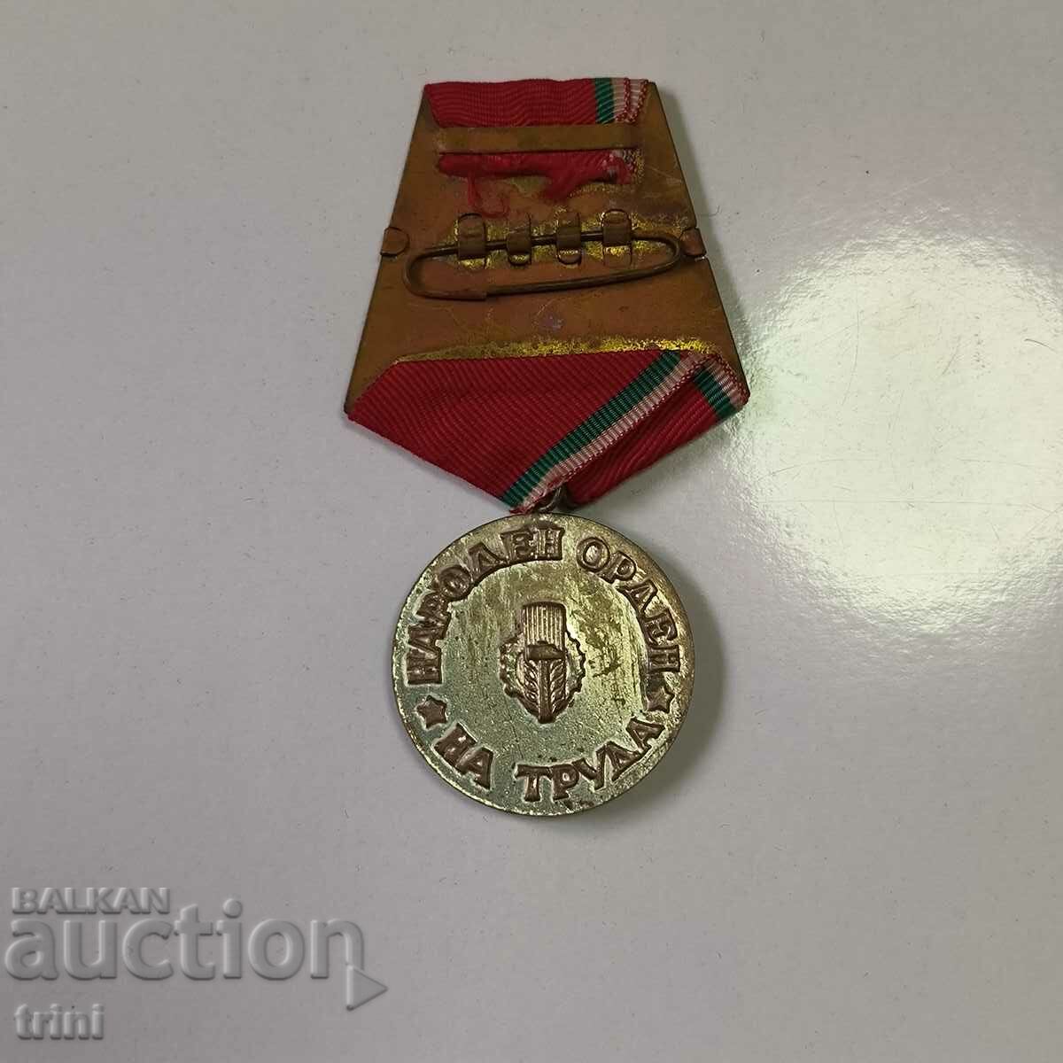 Орден "Народен орден на труда - сребърен" 2-ра ст. 1950 г. с цена 13.00 лв. | € 6.65 Орден "Народен орден на труда - сребърен" 2-ра ст. 1950 г. с цена 13.00 лв. | € 6.65