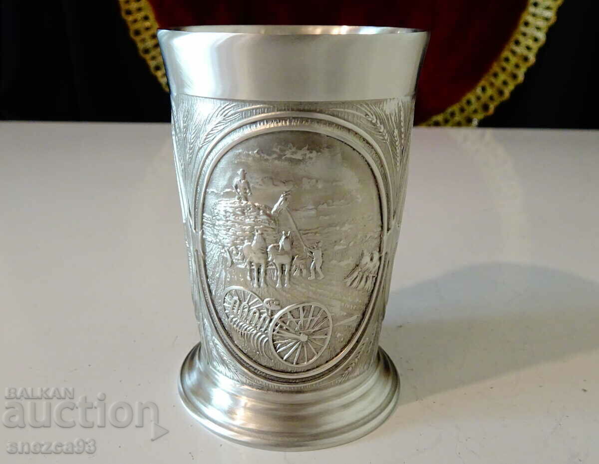 Δημοπρασία Κασσιτέρινη κούπα με Αροτρή, Θεριστή, Φάρμα Δημοπρασία Κασσιτέρινη κούπα με Αροτρή, Θεριστή, Φάρμα