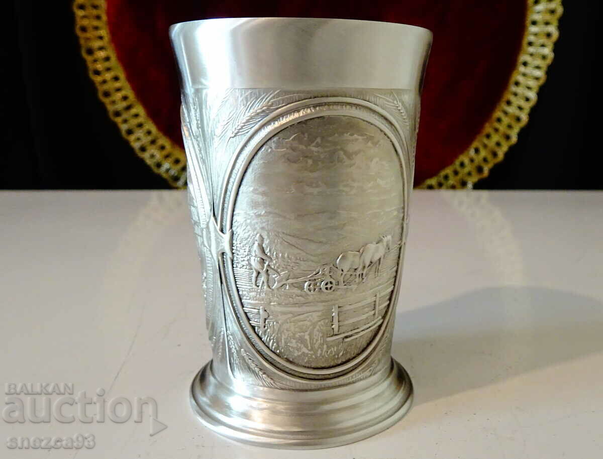 Κασσιτέρινη κούπα με Αροτρή, Θεριστή, Φάρμα Κασσιτέρινη κούπα με Αροτρή, Θεριστή, Φάρμα