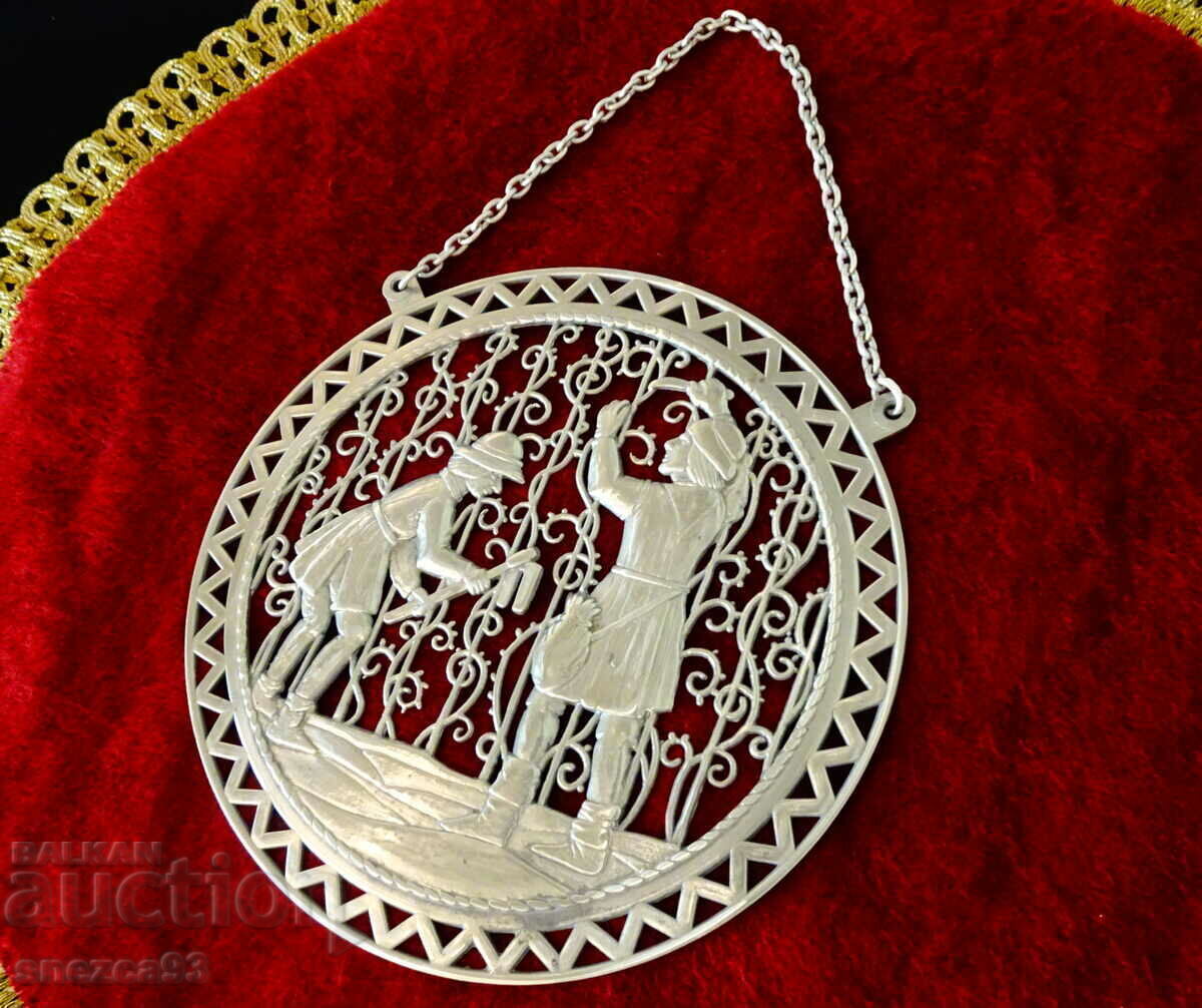 Plaque, panel, tin picture Vineyards, Gardeners. Plaque, panel, tin picture Vineyards, Gardeners.