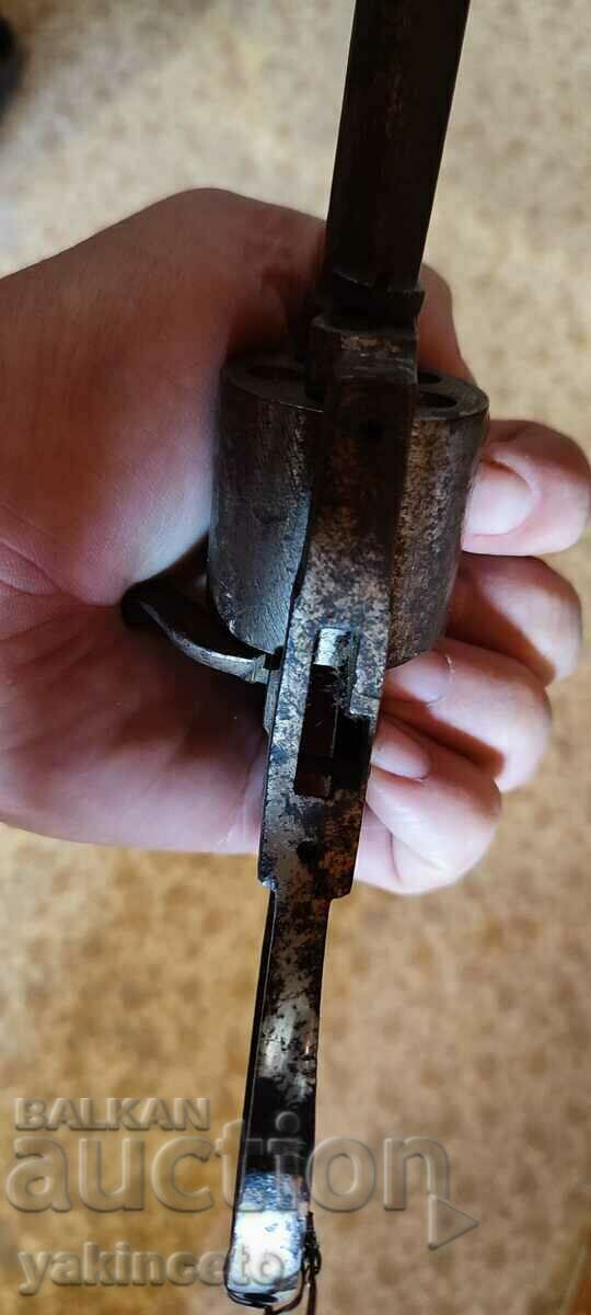 Pistol, revolver, pistol with price 145.00 BGN | € 74.14 Pistol, revolver, pistol with price 145.00 BGN | € 74.14