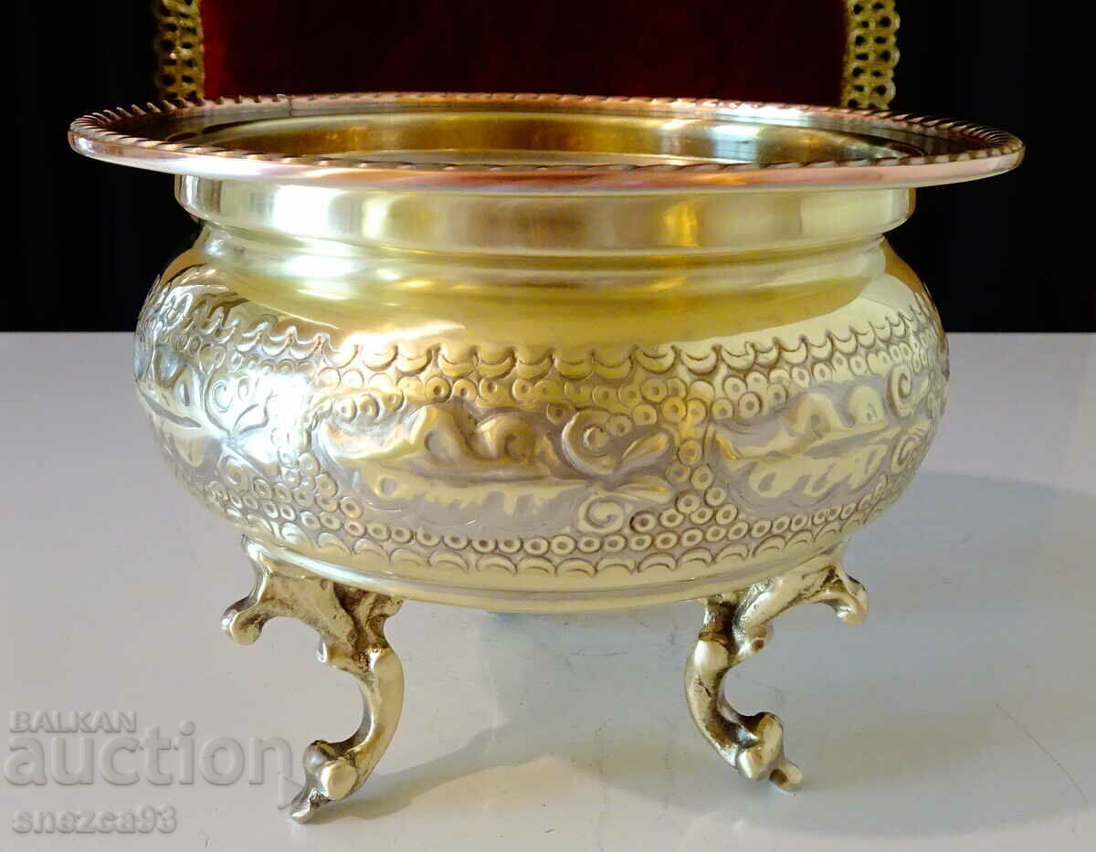 Bronze vessel, fruit bowl, made by Essabar Hamid with price 69.00 BGN | € 35.28 Bronze vessel, fruit bowl, made by Essabar Hamid with price 69.00 BGN | € 35.28