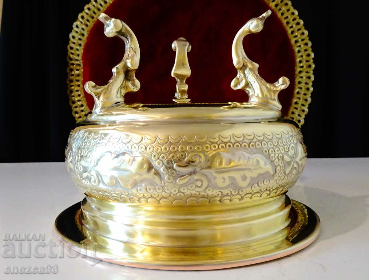 Auction Bronze vessel, fruit bowl, made by Essabar Hamid Auction Bronze vessel, fruit bowl, made by Essabar Hamid