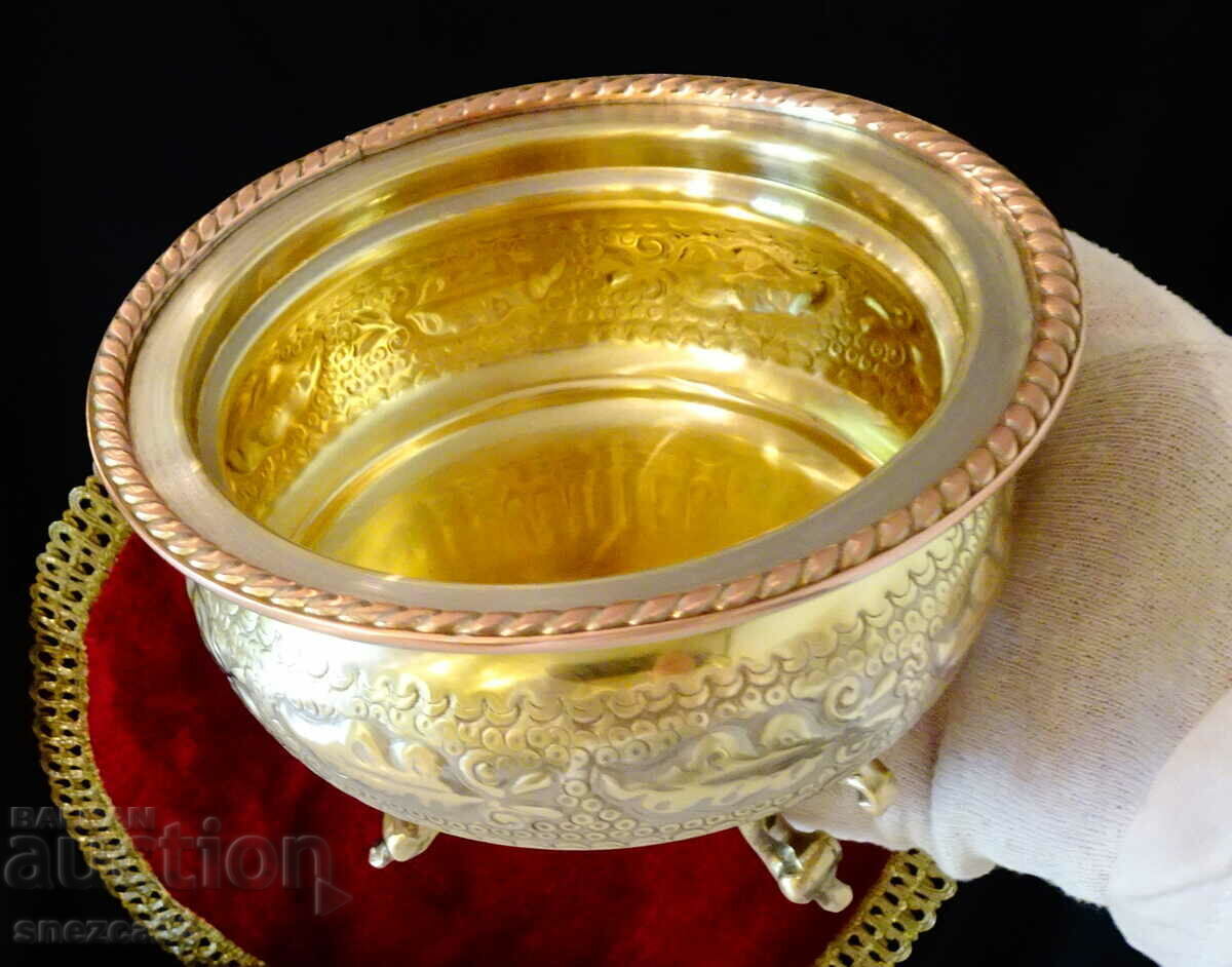 Delivery of Bronze vessel, fruit bowl, made by Essabar Hamid Delivery of Bronze vessel, fruit bowl, made by Essabar Hamid