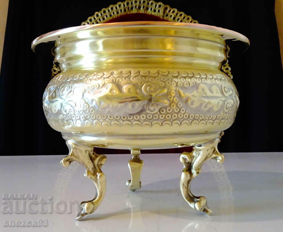 Bronze vessel, fruit bowl, made by Essabar Hamid Bronze vessel, fruit bowl, made by Essabar Hamid