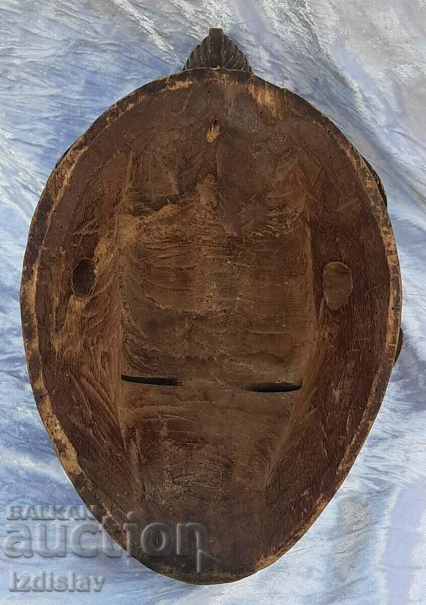 African mask "Okuyi", of the Punu tribe, Gabon 1900 with price 2800.00 BGN | € 1431.62 African mask "Okuyi", of the Punu tribe, Gabon 1900 with price 2800.00 BGN | € 1431.62