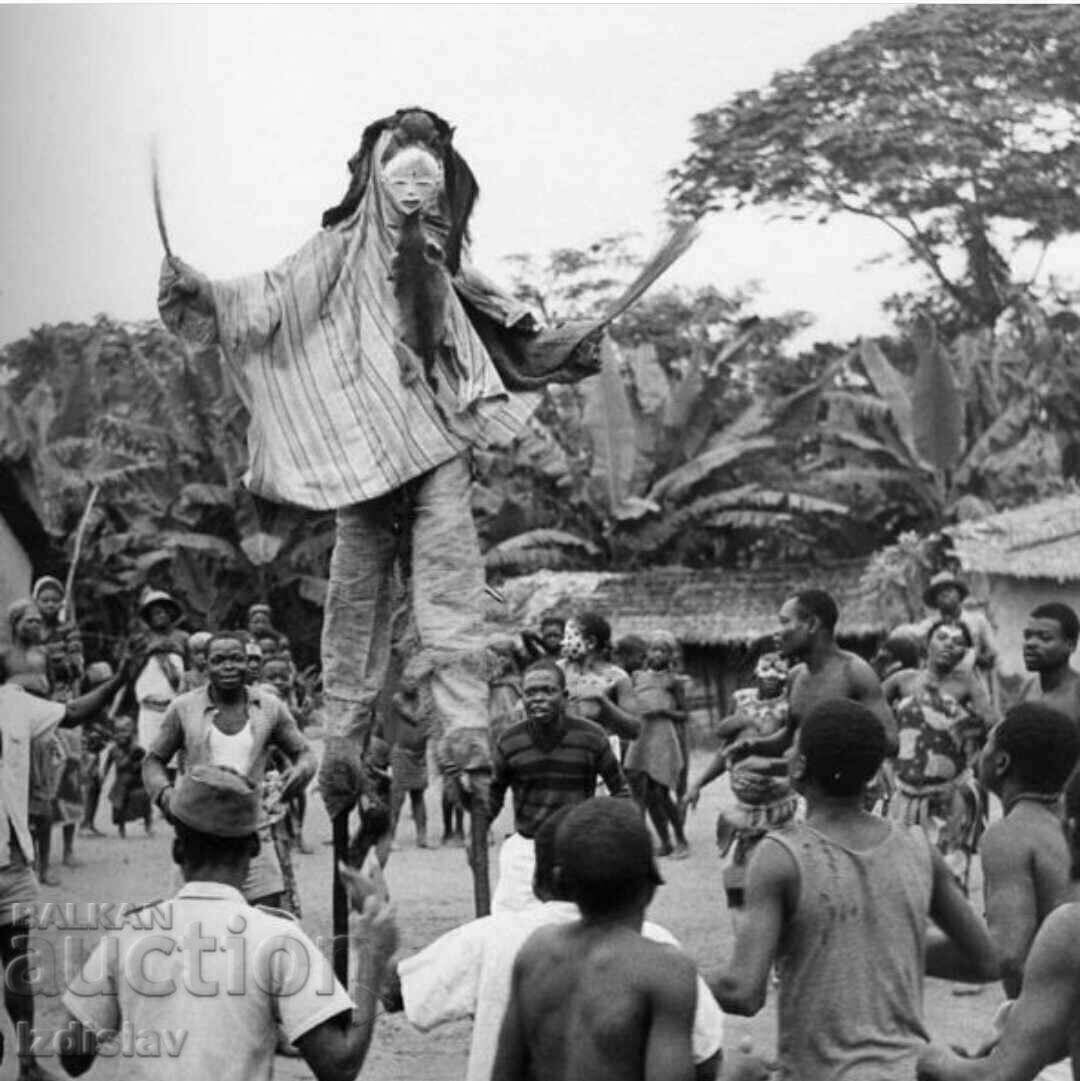 Licitație Mască africană „Okuyi”, a tribului Punu, Gabon 1900
