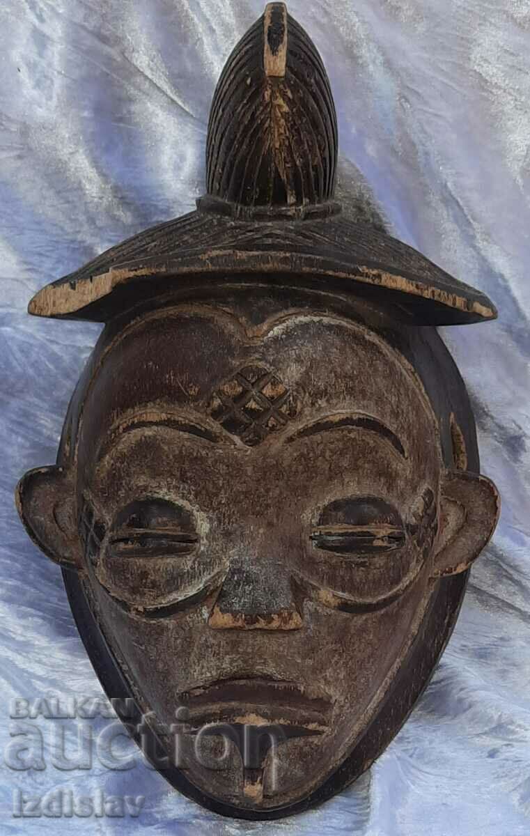 Delivery of African mask "Okuyi", of the Punu tribe, Gabon 1900 Delivery of African mask "Okuyi", of the Punu tribe, Gabon 1900