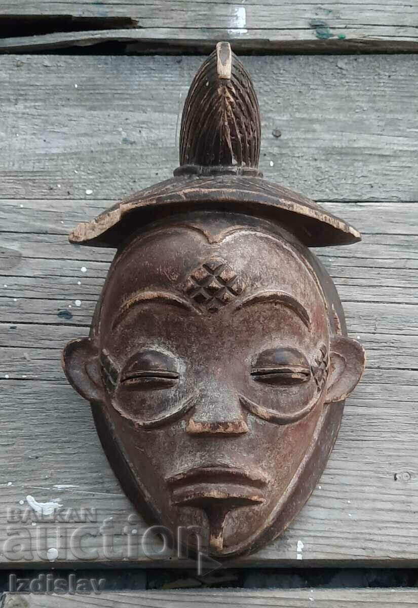 Mască africană „Okuyi”, a tribului Punu, Gabon 1900