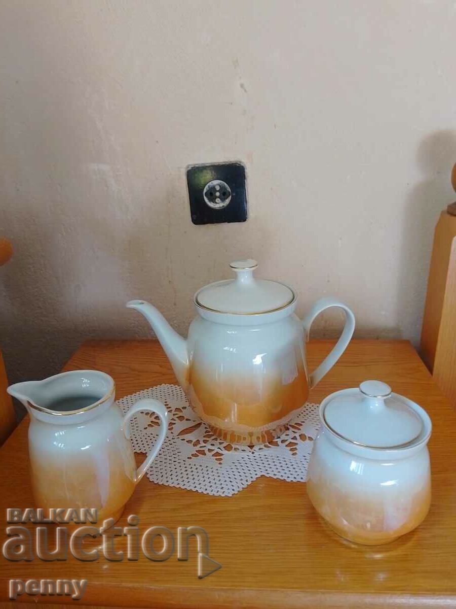 Auction Bulgarian porcelain of "Kitka" Auction Bulgarian porcelain of "Kitka"