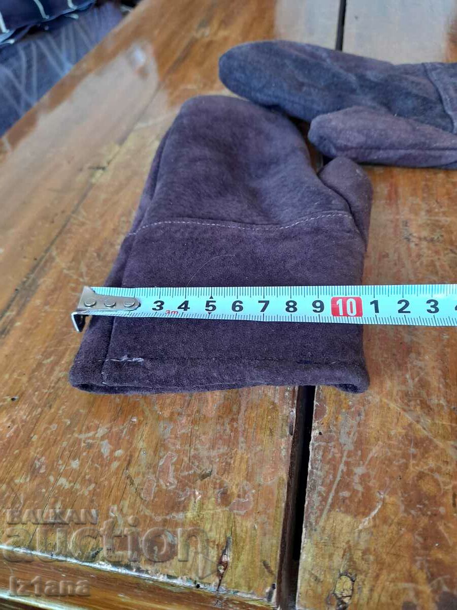 Auction Old kid gloves Auction Old kid gloves