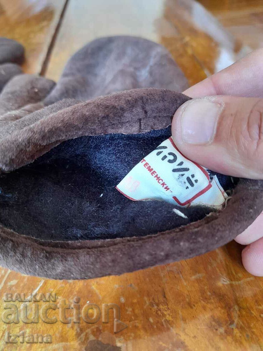 Old kid gloves - 6 Old kid gloves - 6