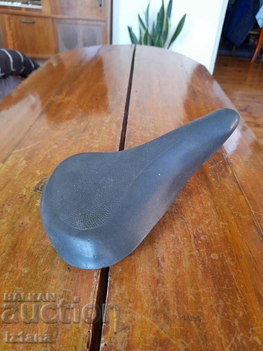 Bicycle seat, bicycle