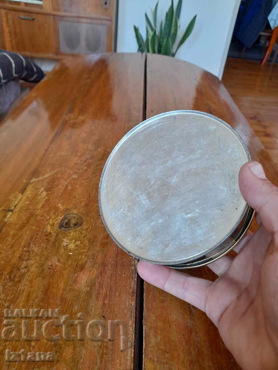 Delivery of An old tin of tomato puree