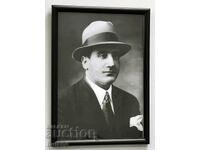 Portretul de înaltă calitate al lui Vlado Chernozemski într-un cadru VMRO