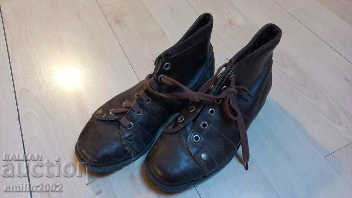 Retro hiking shoes Pioneer 38 number