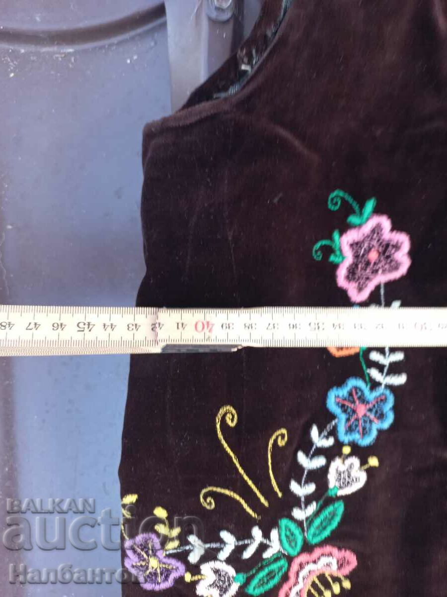 Auction OLD WOMEN'S VELVET VEST COSTUME Auction OLD WOMEN'S VELVET VEST COSTUME