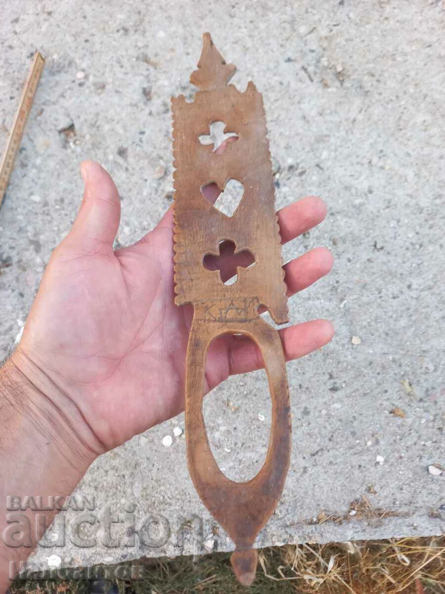 OLD WOODEN DEVICE FOR YARN ELBOW ETHNOGRAPHY with price 60.00 BGN | € 30.68 OLD WOODEN DEVICE FOR YARN ELBOW ETHNOGRAPHY with price 60.00 BGN | € 30.68