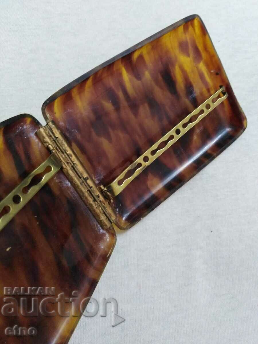 Auction VINTAGE TOBACCO BOX, CELLULOID Auction VINTAGE TOBACCO BOX, CELLULOID