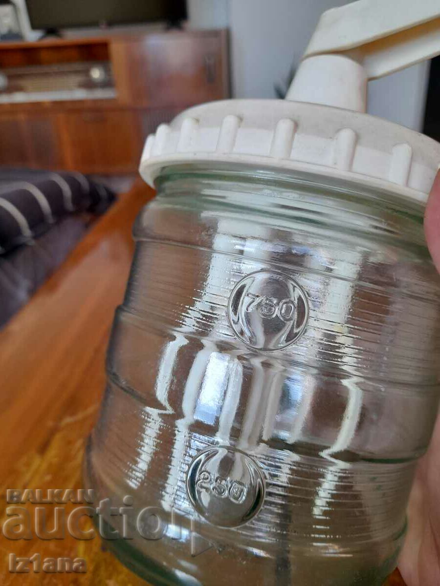 Old hand mixer with price 40.00 BGN | € 20.45 Old hand mixer with price 40.00 BGN | € 20.45