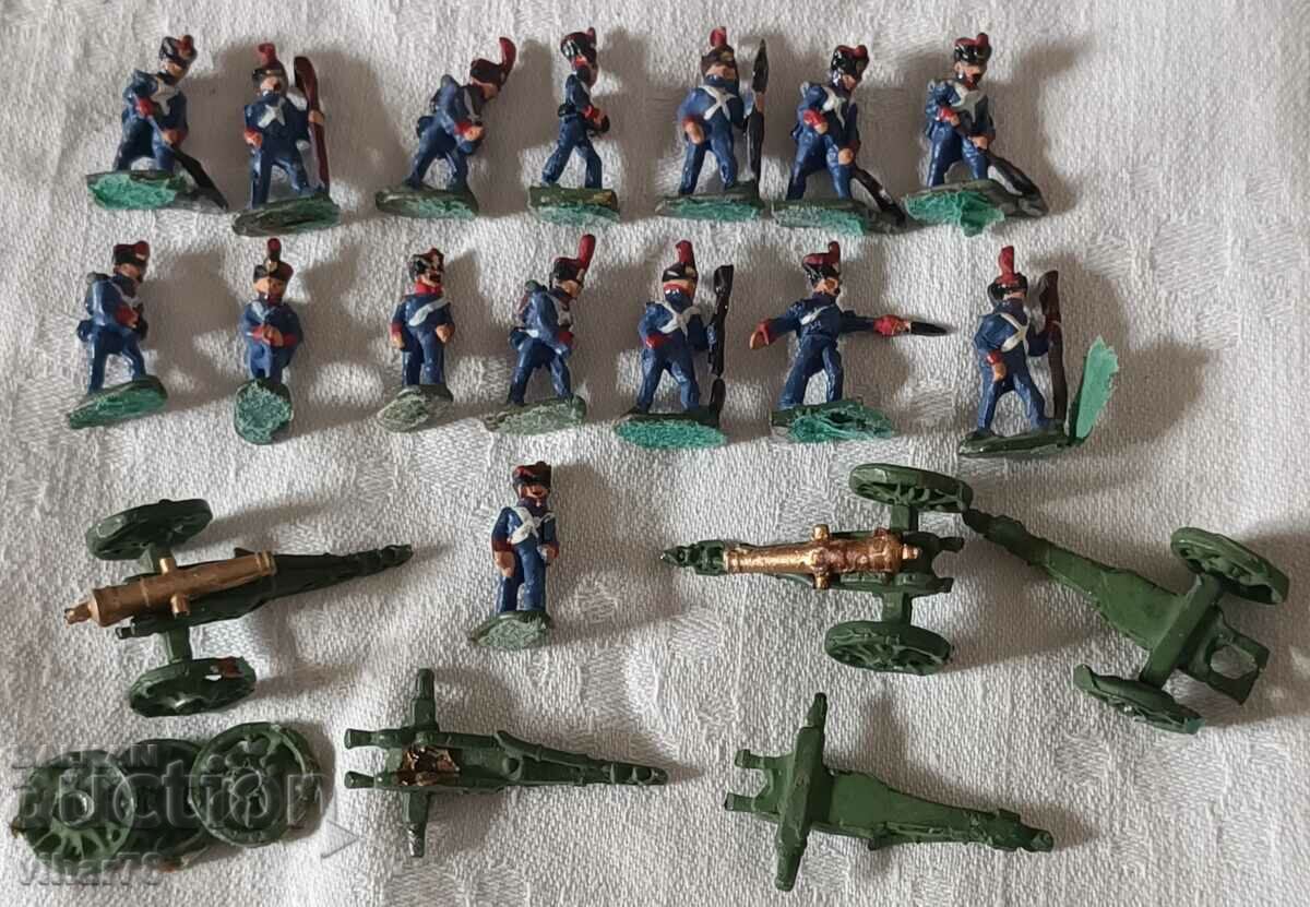 Lot of 15 lead soldiers-figures - 5 Lot of 15 lead soldiers-figures - 5