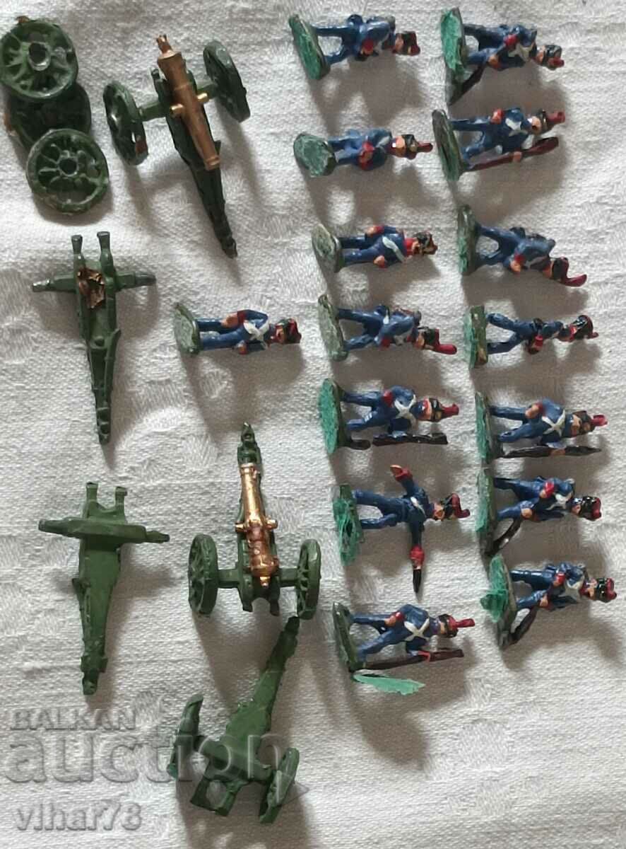 Lot of 15 lead soldiers-figures - 6 Lot of 15 lead soldiers-figures - 6