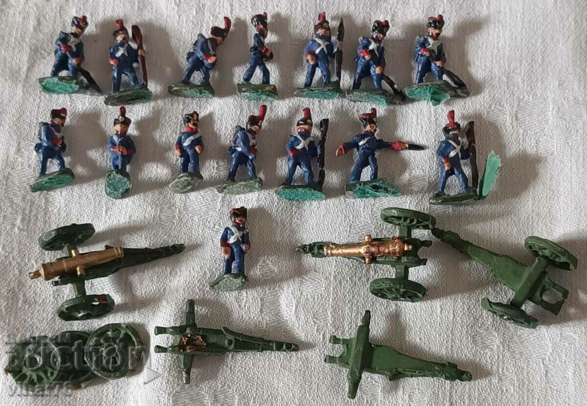 Lot de 15 soldați-figurine de plumb