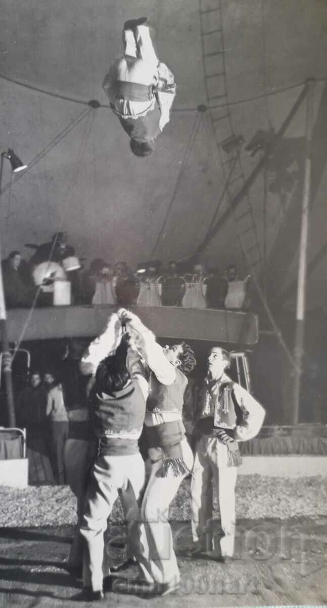 DP Bulgarian Circus Sofia Acrobatics Troupe Silagi with price 5.00 BGN | € 2.56 DP Bulgarian Circus Sofia Acrobatics Troupe Silagi with price 5.00 BGN | € 2.56