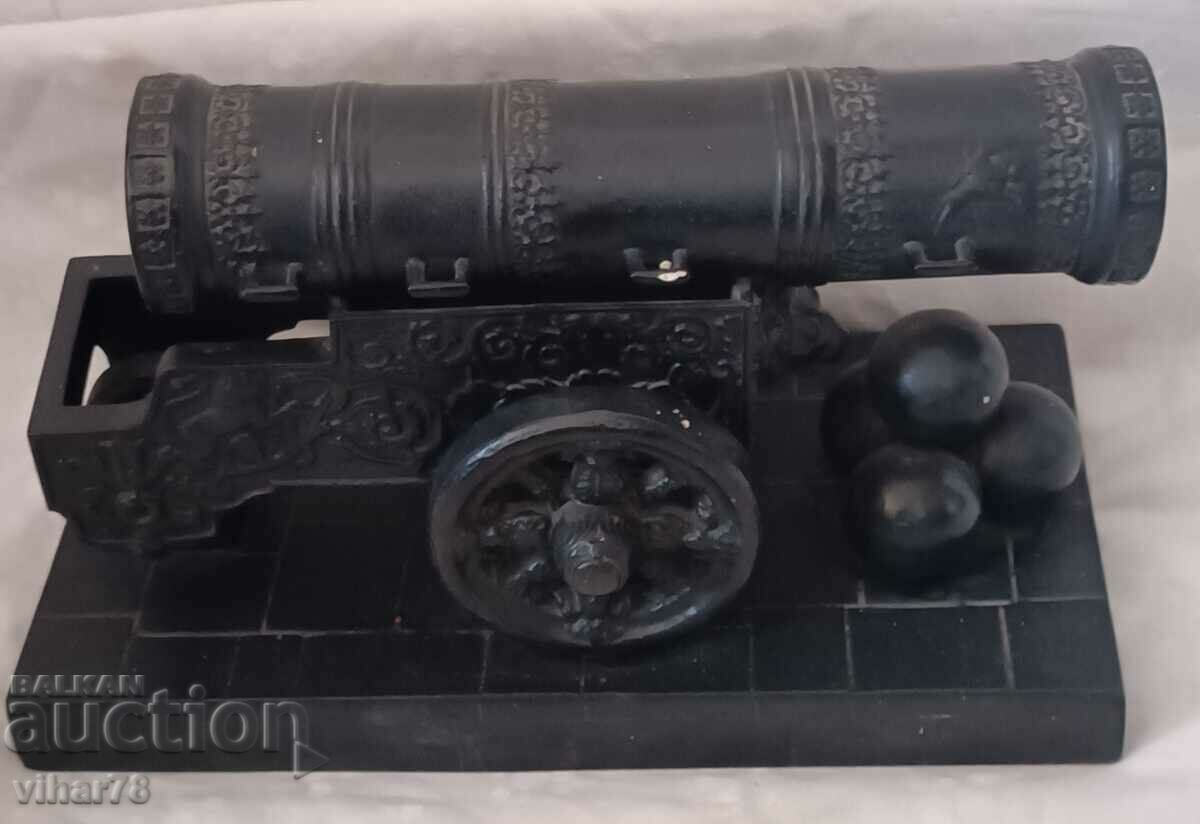 Delivery of Russian cast iron signal cannon from Kaski factory 1961