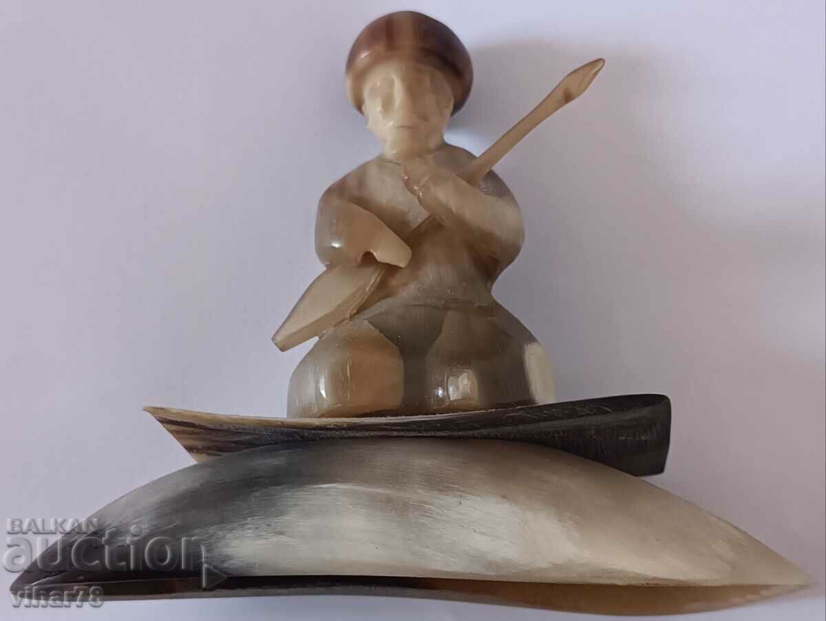 Figura lucrata manual din os - dinte, os