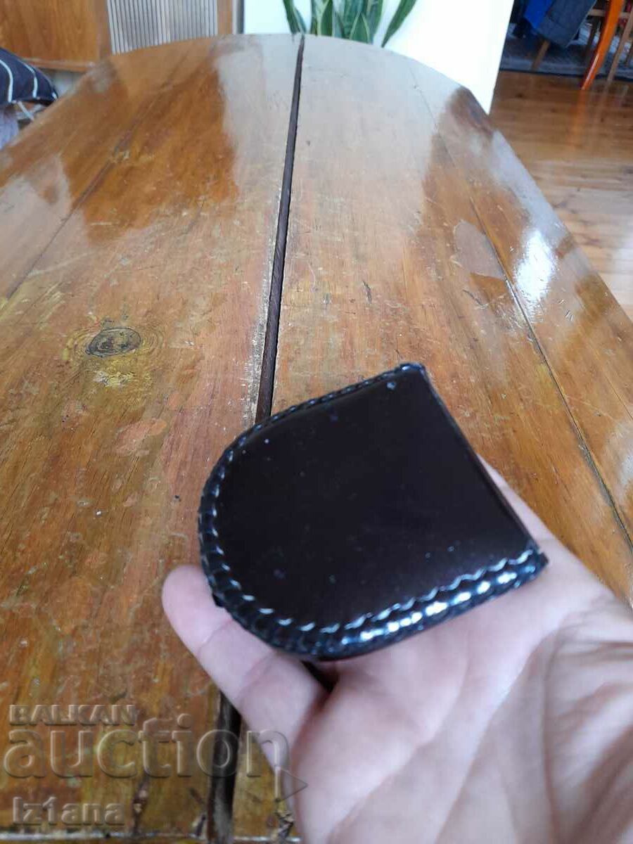 Old leather purse with price 20.00 BGN | € 10.23
