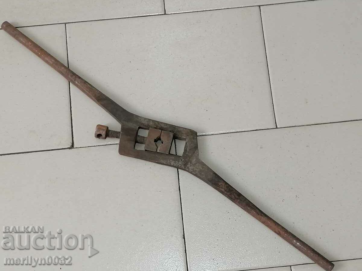 Auction  Old tap turner threading in holes die tool
