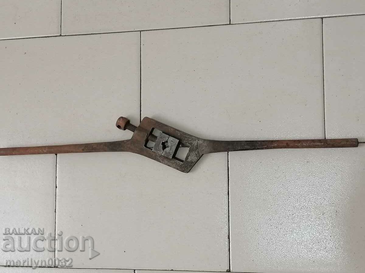 Old tap turner threading in holes die tool - 5