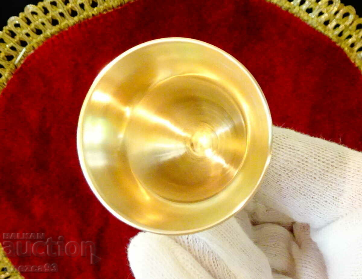 Pahar de bronz pentru brandy 10 cm. cu preț 16.00 BGN | € 8.18 Pahar de bronz pentru brandy 10 cm. cu preț 16.00 BGN | € 8.18