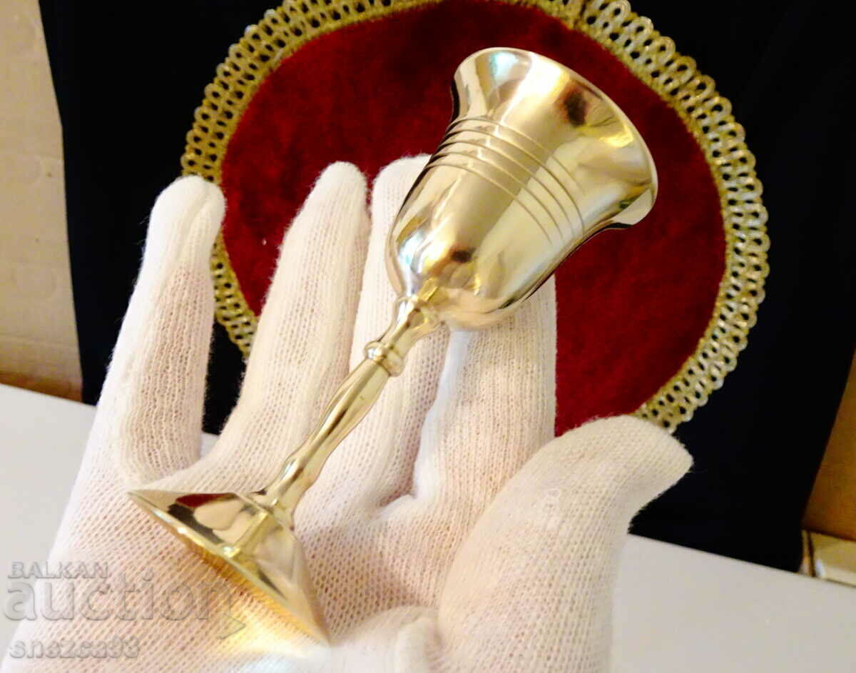 Livrarea Pahar de bronz pentru brandy 10 cm. Livrarea Pahar de bronz pentru brandy 10 cm.